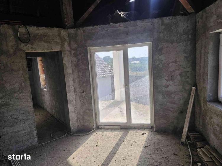 Casă cu 4 camere cu Teren 1418 Mp în Săcălaz