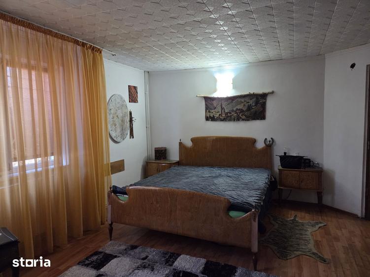Casă cu 5 camere cu Teren 781 Mp în Central