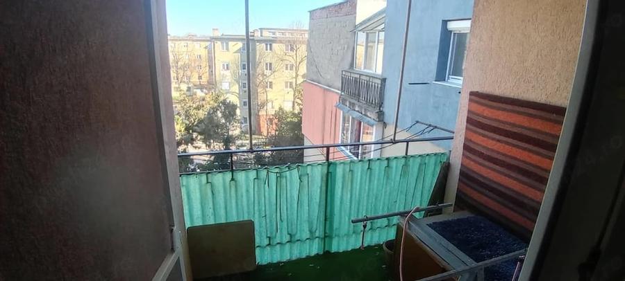 Apartament cu 3 camere semidecomandat în Micro 14