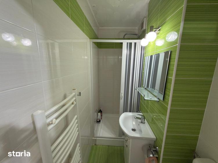 Apartament cu 4 camere decomandat în Periferie