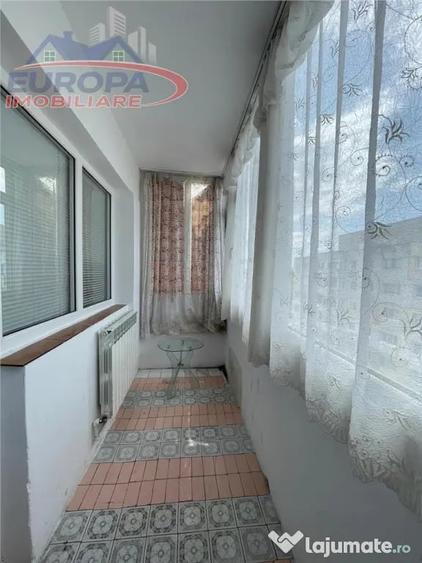 Apartament cu 4 camere decomandat în Central