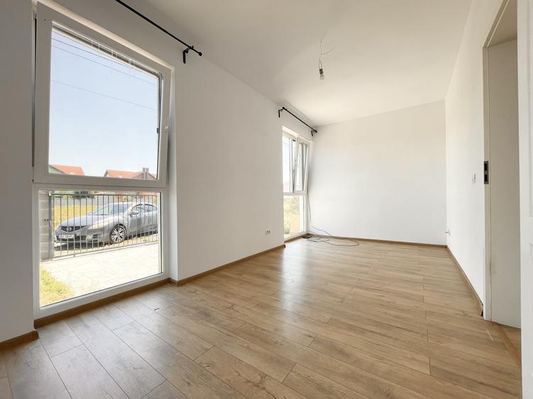 Duplex cu 4 camere cu Canalizare în Moșnița Nouă