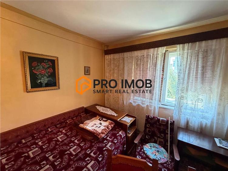Apartament cu 3 camere decomandat în 1 Decembrie
