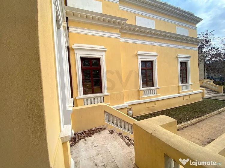 Casă cu 7 camere cu Canalizare în Romană
