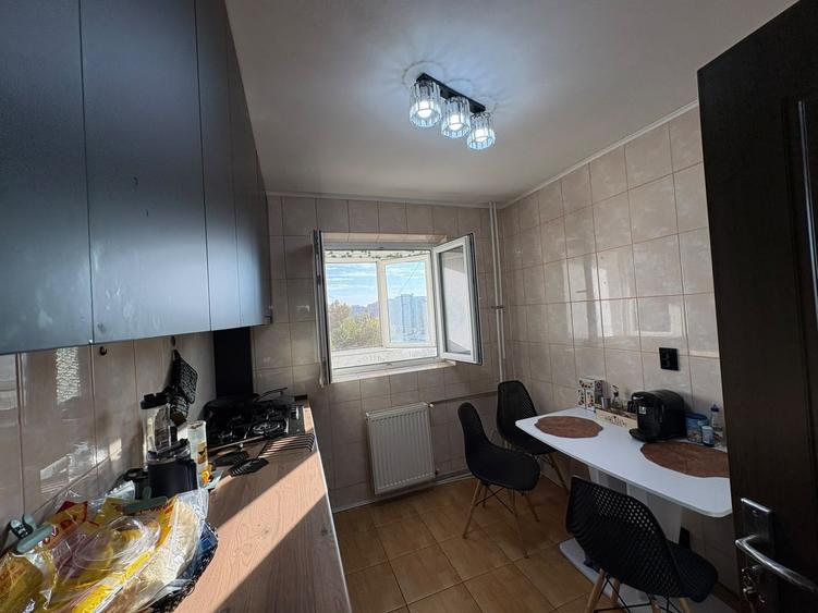 Apartament cu 3 camere decomandat în Apărătorii Patriei