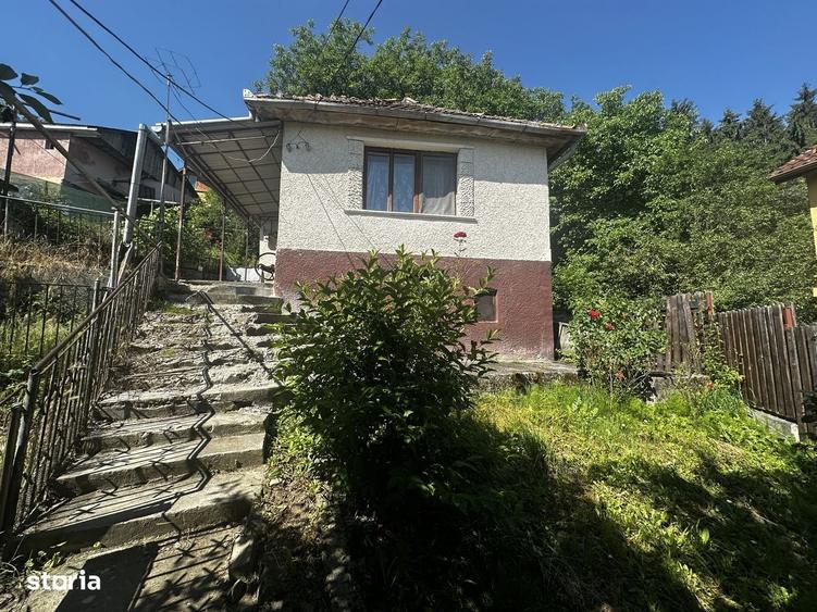 Casă cu 3 camere cu Teren 1124 Mp în Central