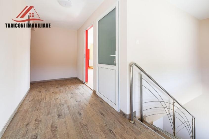 Casă individuală cu 8 camere cu Canalizare în Făget