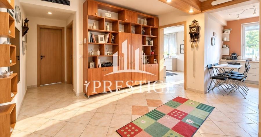 Apartament cu 3 camere decomandat, mobilat în Ștrand