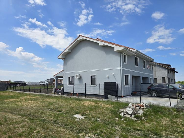 Casă cu 4 camere în Săcălaz