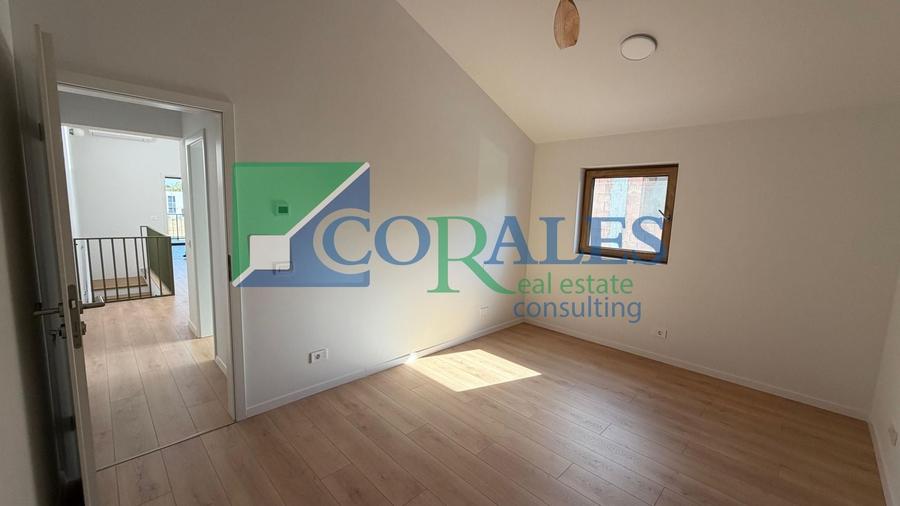 Duplex cu 4 camere cu Canalizare în Aradului