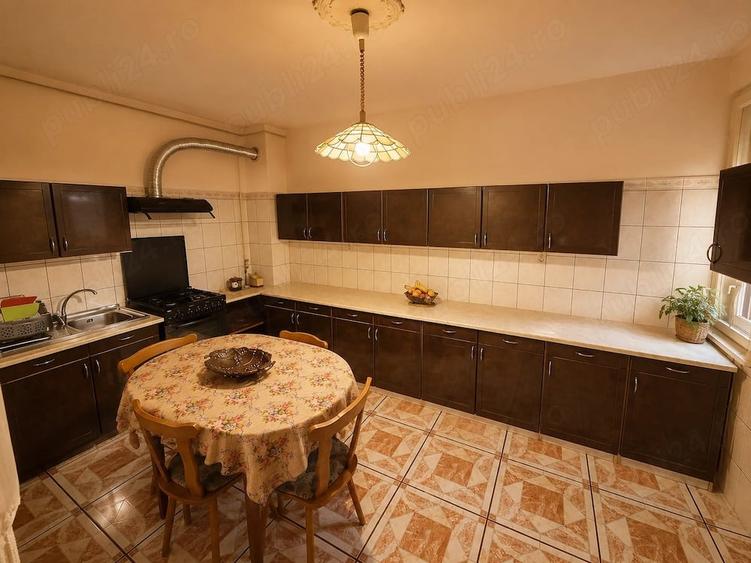 Casă cu 5 camere cu Teren 541 Mp în Hunedoara