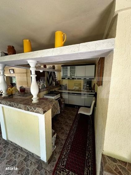 Casă cu 4 camere cu Teren 2400 Mp în Păulești