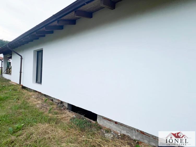 Casă individuală cu 4 camere cu Teren 600 Mp în Est