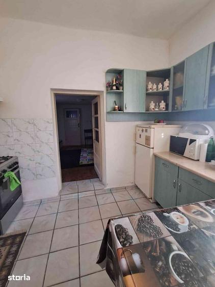 Casă cu 7 camere cu Teren 2500 Mp în Brateiu