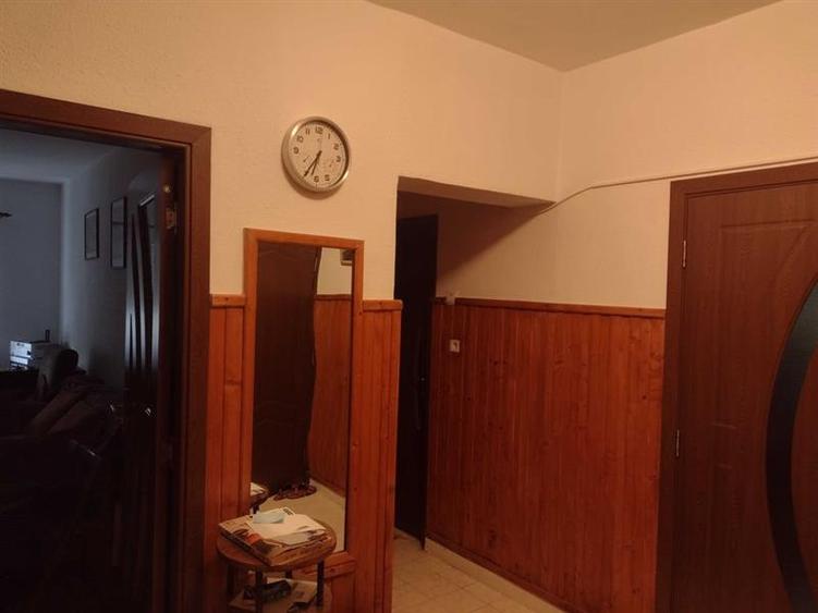 Apartament cu 3 camere decomandat, mobilat în Răcădău