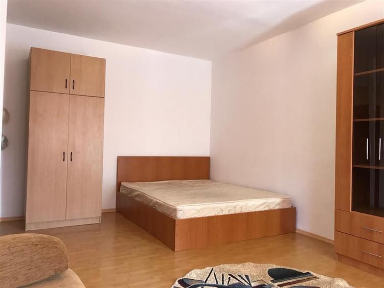 Garsonieră decomandată, mobilată în Tei