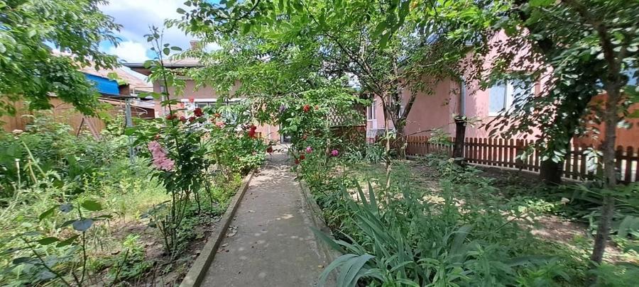 Casă individuală cu 4 camere cu Canalizare în Central