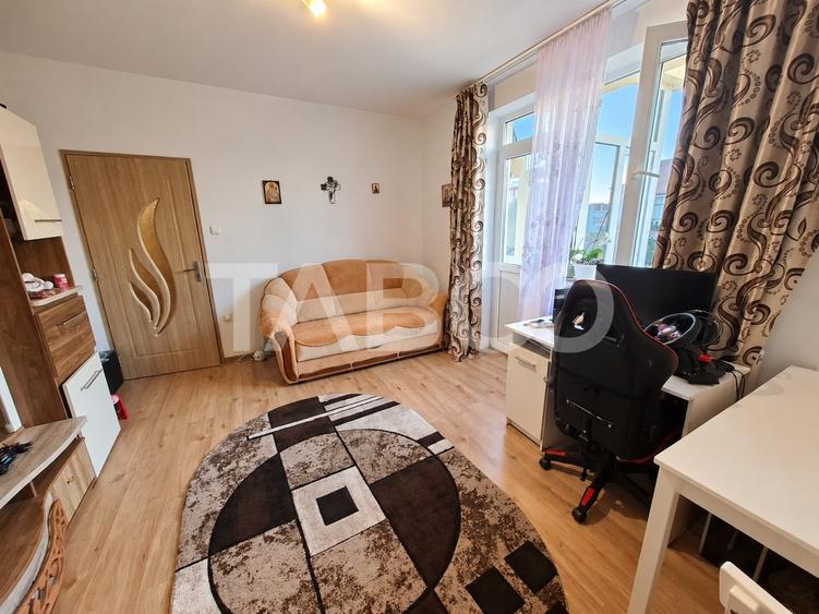 Apartament cu 2 camere nedecomandat, mobilat în Mihai Viteazul