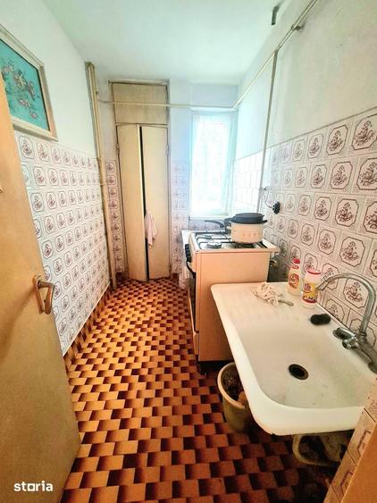 Apartament cu 3 camere semidecomandat în Viziru 1