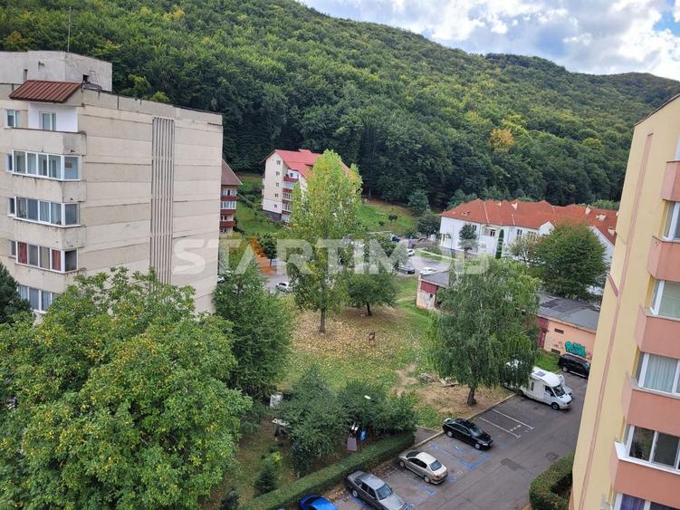 Apartament cu 3 camere decomandat în Răcădău