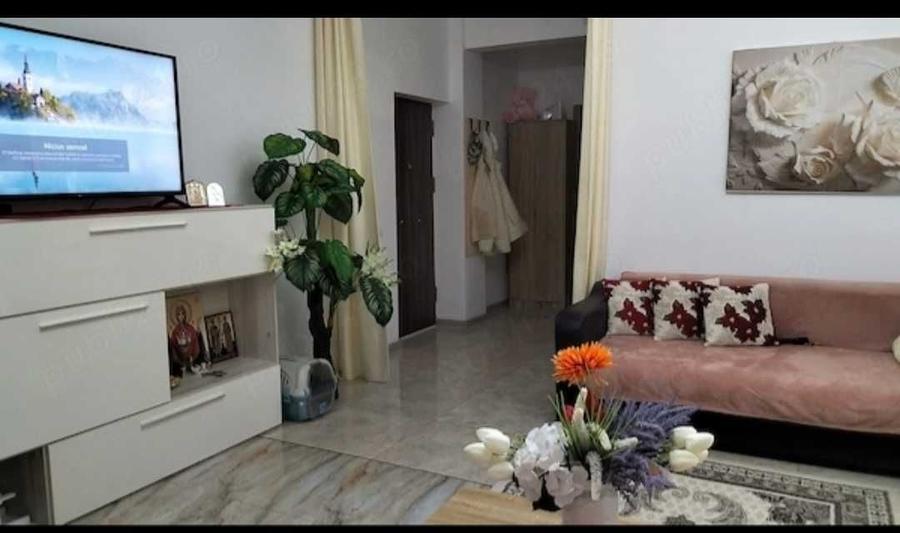 Apartament cu 2 camere decomandat în Tuzla