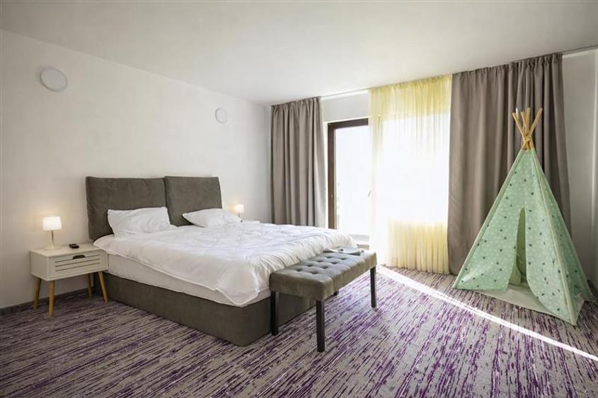 Hotel/Pensiune, de 1,200 mp, în Moieciu