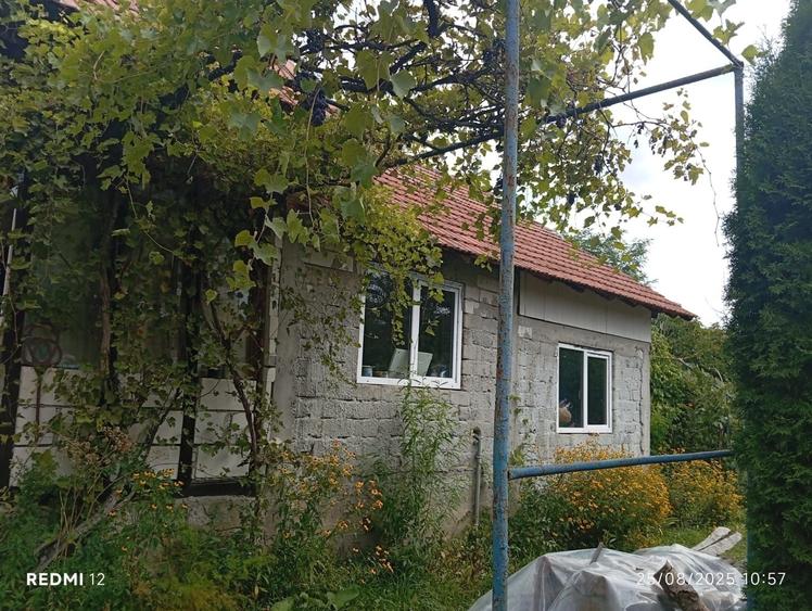 Casă cu 4 camere în Brebu