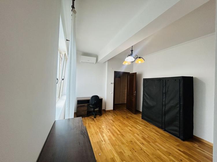 Apartament cu 4 camere în Hipodrom 1