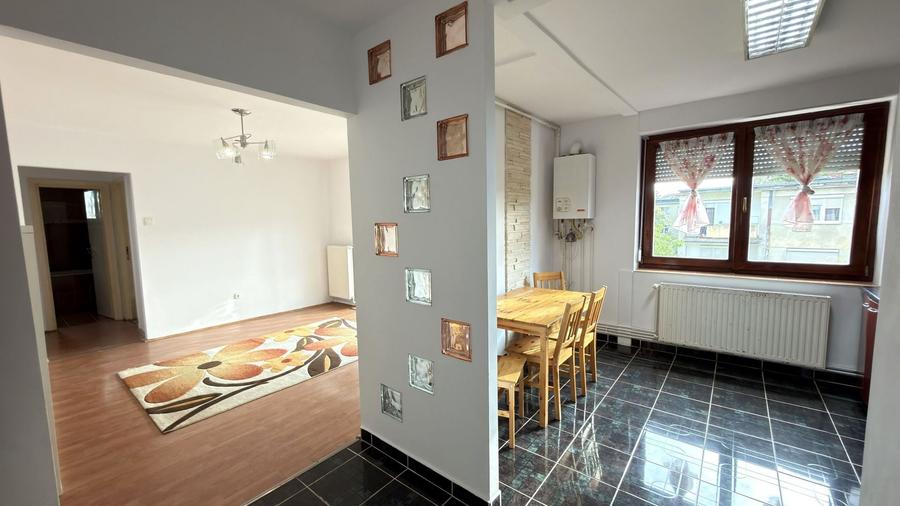 Apartament cu 2 camere semidecomandat, mobilat în Vest