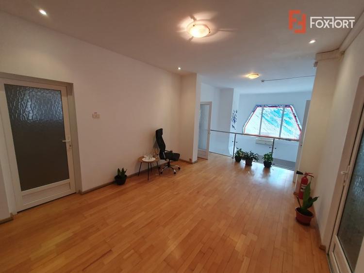 Casă individuală cu 9 camere cu Piscina în Braytim
