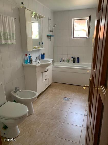 Casă cu 4 camere cu Teren 1000 Mp în Central