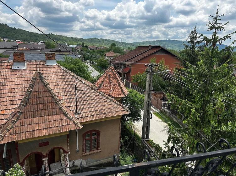 Casă cu 11 camere în Ultracentral