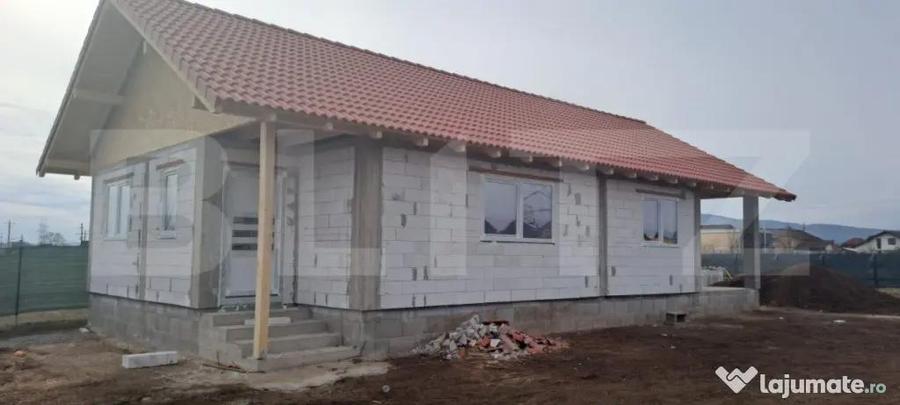 Casă cu 4 camere cu Teren 1134 Mp în Bărăbanț