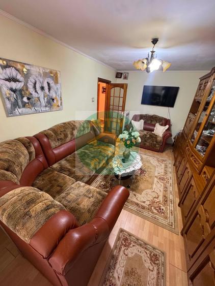 Apartament cu 3 camere decomandat în Est