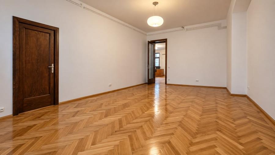 Apartament cu 4 camere decomandat în Polonă