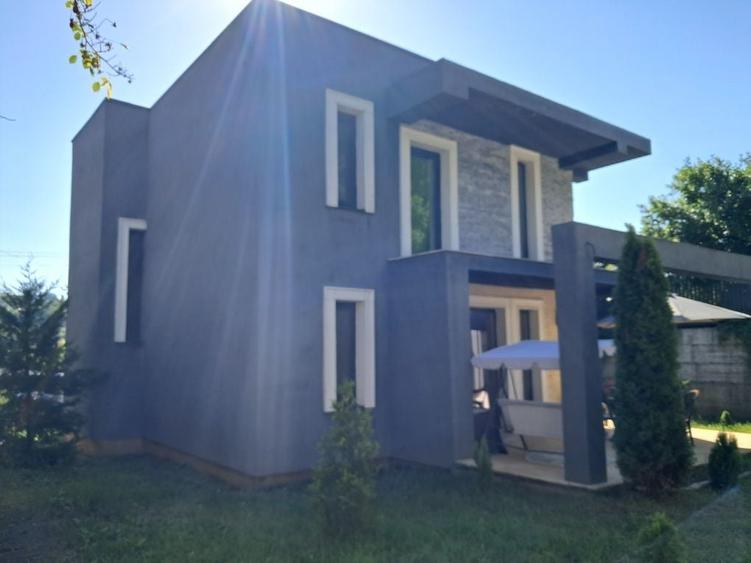 Casă cu 4 camere în Albești