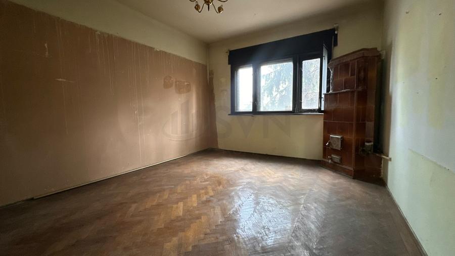 Apartament cu 4 camere semidecomandat în Decebal
