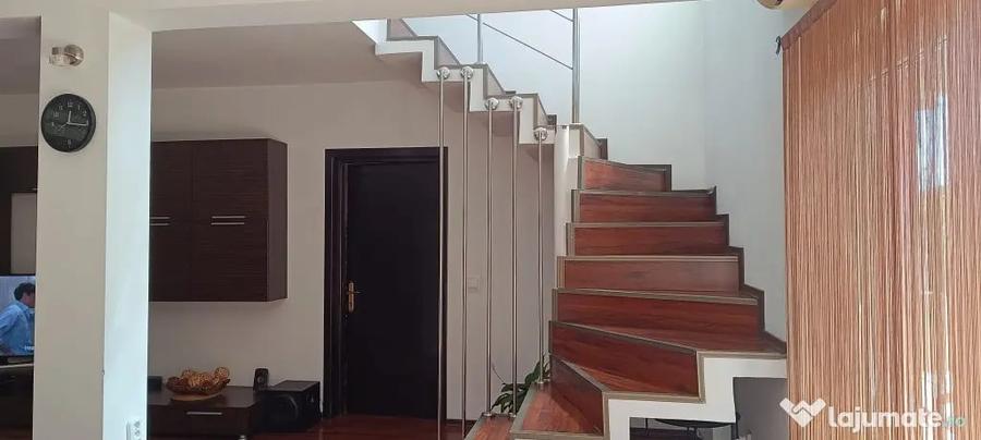 Casă cu 4 camere cu Teren 471 Mp în Agigea