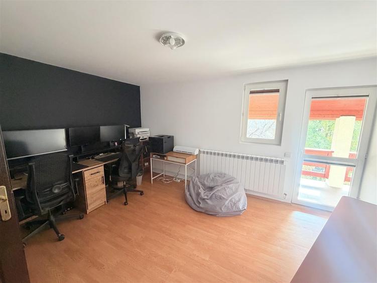 Casă cu 4 camere decomandat cu Teren 1670 Mp în Bârnova