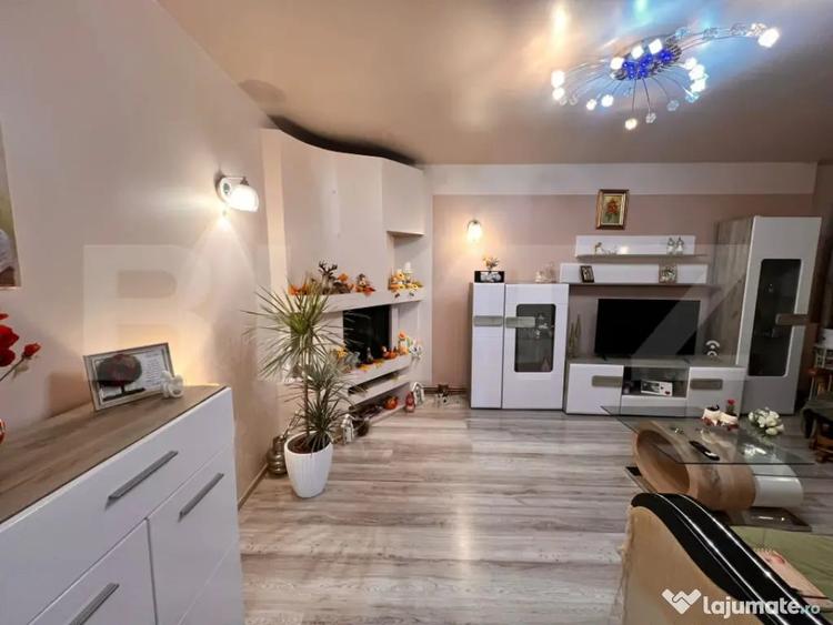 Apartament cu 4 camere decomandat în Central
