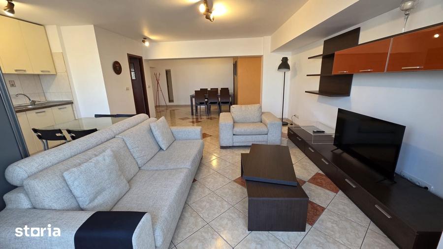 Apartament cu 3 camere în Centrul Civic