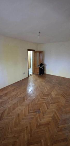Apartament cu 3 camere decomandat în Gară