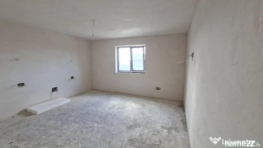 Casă cu 5 camere cu Teren 420 Mp în Albota