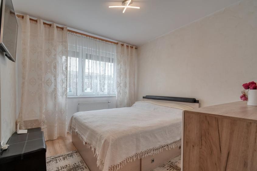 Apartament cu 3 camere decomandat, mobilat în Tractorul