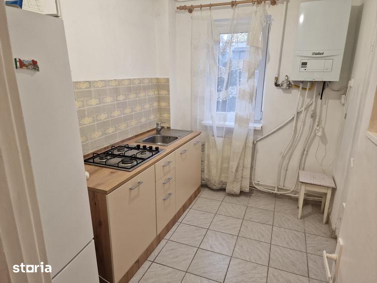 Apartament cu 3 camere semidecomandat în Central
