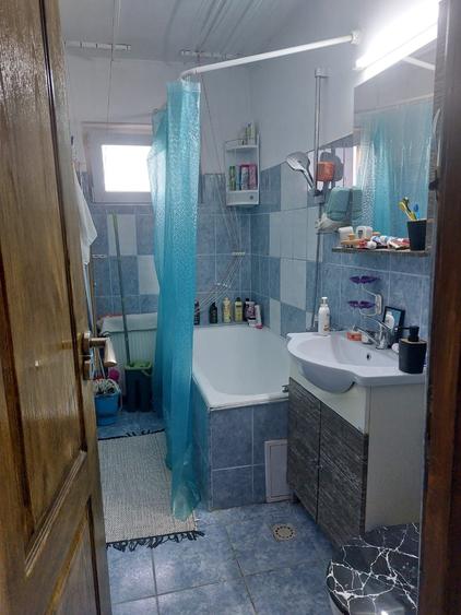 Apartament cu 3 camere decomandat în Dâmbovița