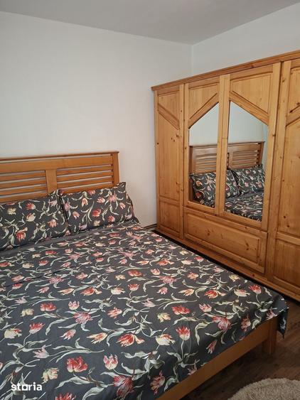 Apartament cu 3 camere decomandat în Craiovița Nouă