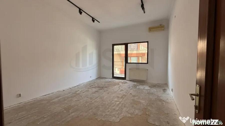Casă cu 7 camere cu Teren 303 Mp în Domenii