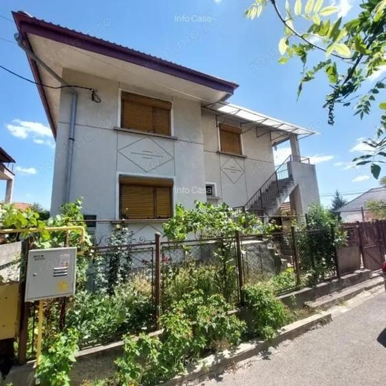 Casă cu 8 camere cu Teren 330 Mp în Central