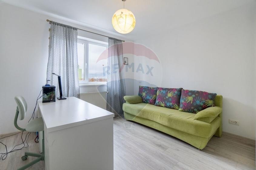 Apartament cu 3 camere decomandat, mobilat în Tractorul